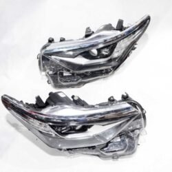 Headlight Pair - Toyota Auris
