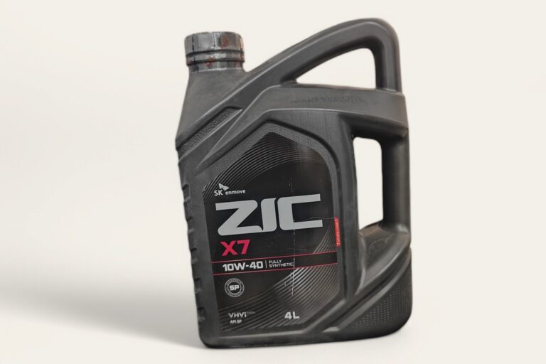 ZIC X7 10W-40 4L synthetic blend engine oil for smooth performance and fuel efficiency