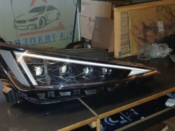 Hyundai Elantra 2020–2023 OEM headlight replacement